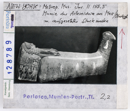 Vorschaubild Mumiensarkophag der Artemidora aus Meir mit aufgesetzter Stuckmaske, New York, Metropolitan Museum Diasammlung